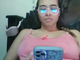 Trianabell's Live Sex Cam Show