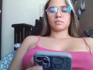 Trianabell's Live Sex Cam Show