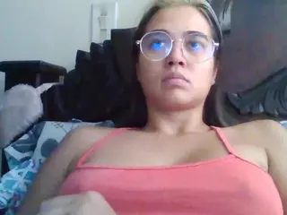 Trianabell's Live Sex Cam Show