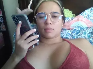 Trianabell's Live Sex Cam Show