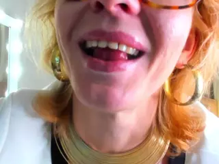 AlisaRedheir's Live Sex Cam Show