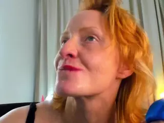 AlisaRedheir's Live Sex Cam Show