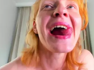 AlisaRedheir's Live Sex Cam Show