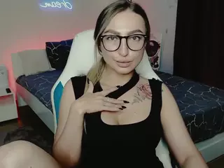 Amelia-Six's Live Sex Cam Show