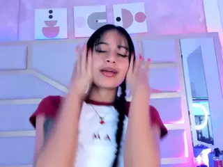 Nicolle's Live Sex Cam Show