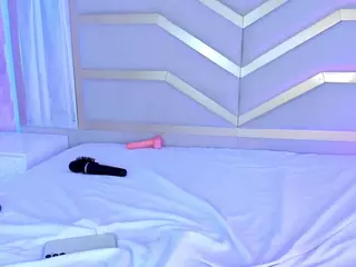 Nicolle's Live Sex Cam Show