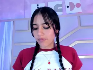 Nicolle's Live Sex Cam Show