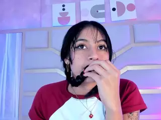 Nicolle's Live Sex Cam Show
