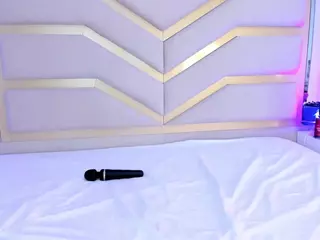 Nicolle's Live Sex Cam Show