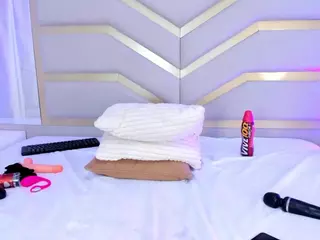 Nicolle's Live Sex Cam Show