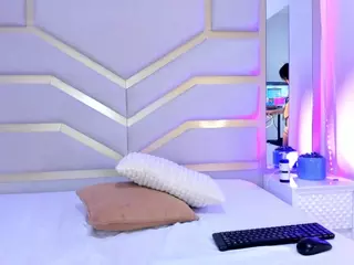 Nicolle's Live Sex Cam Show