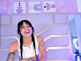Nicolle's Live Sex Cam Show