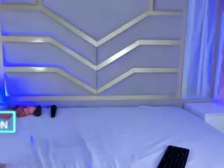 Nicolle's Live Sex Cam Show