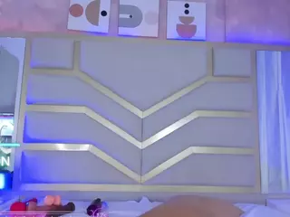 Nicolle's Live Sex Cam Show
