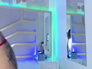 Nicolle's Live Sex Cam Show