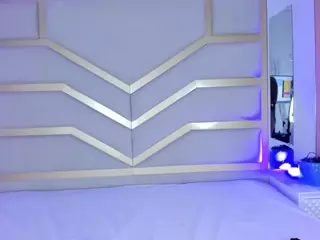 Nicolle's Live Sex Cam Show