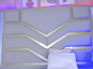 Nicolle's Live Sex Cam Show
