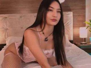 Live cam show with cherry-thompson