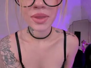 Violett Hansson's Live Sex Cam Show