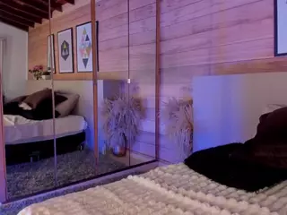 Izzy Wild's Live Sex Cam Show