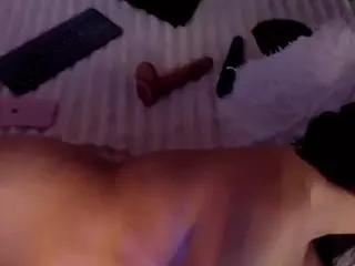 Izzy Wild's Live Sex Cam Show