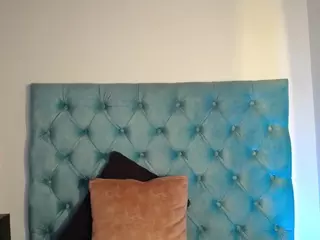 Paola2Lyon's Live Sex Cam Show