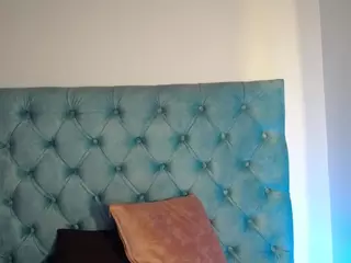 Paola2Lyon's Live Sex Cam Show