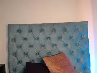 Paola2Lyon's Live Sex Cam Show