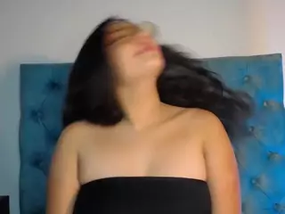 Paola2Lyon's Live Sex Cam Show