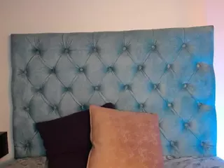 Paola2Lyon's Live Sex Cam Show