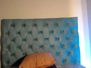 Paola2Lyon's Live Sex Cam Show
