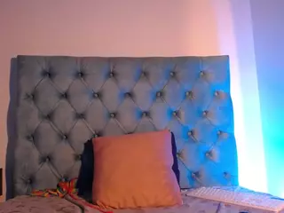 Paola2Lyon's Live Sex Cam Show