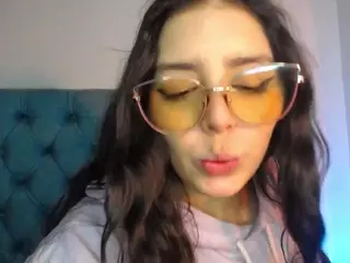Paola2Lyon's Live Sex Cam Show
