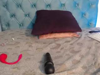 Paola2Lyon's Live Sex Cam Show