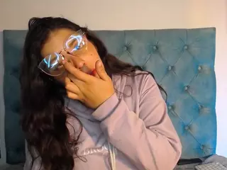 Paola2Lyon's Live Sex Cam Show