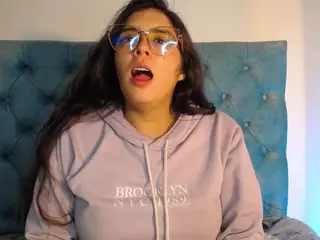 Paola2Lyon's Live Sex Cam Show