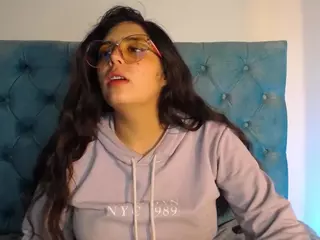 Paola2Lyon's Live Sex Cam Show