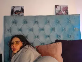 Paola2Lyon's Live Sex Cam Show