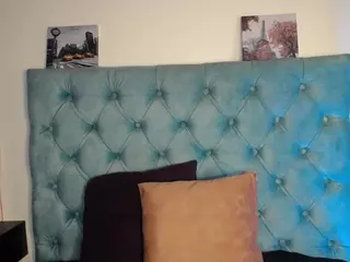 Paola2Lyon's Live Sex Cam Show