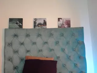 Paola2Lyon's Live Sex Cam Show