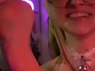 AlexTheKitten's Live Sex Cam Show