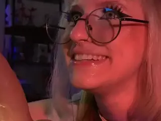 AlexTheKitten's Live Sex Cam Show