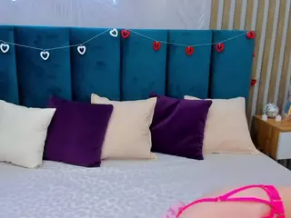 EmillyHart's Live Sex Cam Show