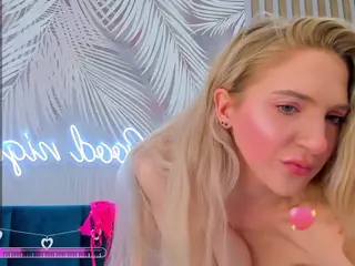 EmillyHart's Live Sex Cam Show