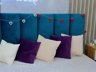 EmillyHart's Live Sex Cam Show