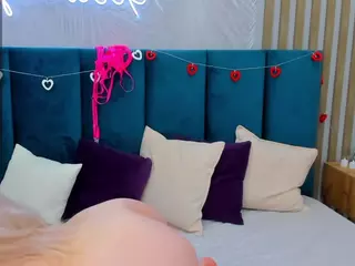 EmillyHart's Live Sex Cam Show