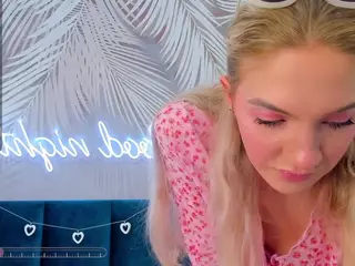 EmillyHart's Live Sex Cam Show