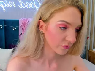 EmillyHart's Live Sex Cam Show