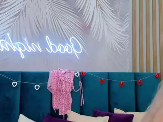 EmillyHart's Live Sex Cam Show