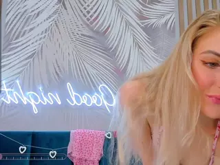 EmillyHart's Live Sex Cam Show